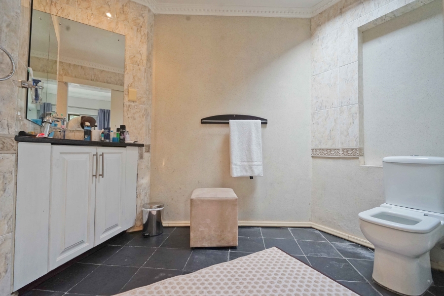 8 Bedroom Property for Sale in Vincent Eastern Cape